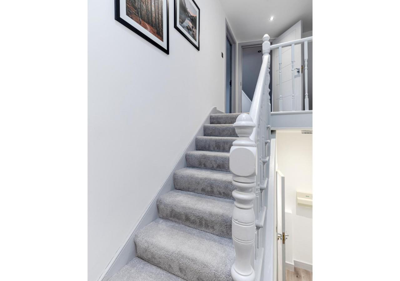 Cozy And Stylish 2 Bedroom Flat In Greater Londres Exterior foto
